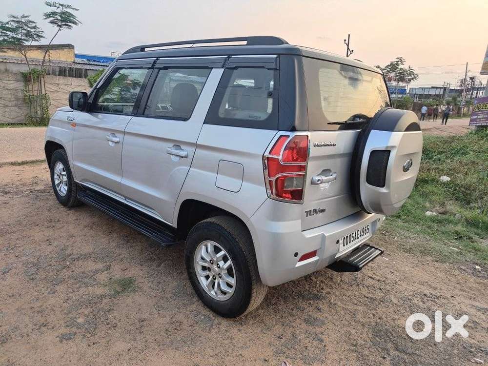 Mahindra Tuv 300 T8, 2018, Petrol