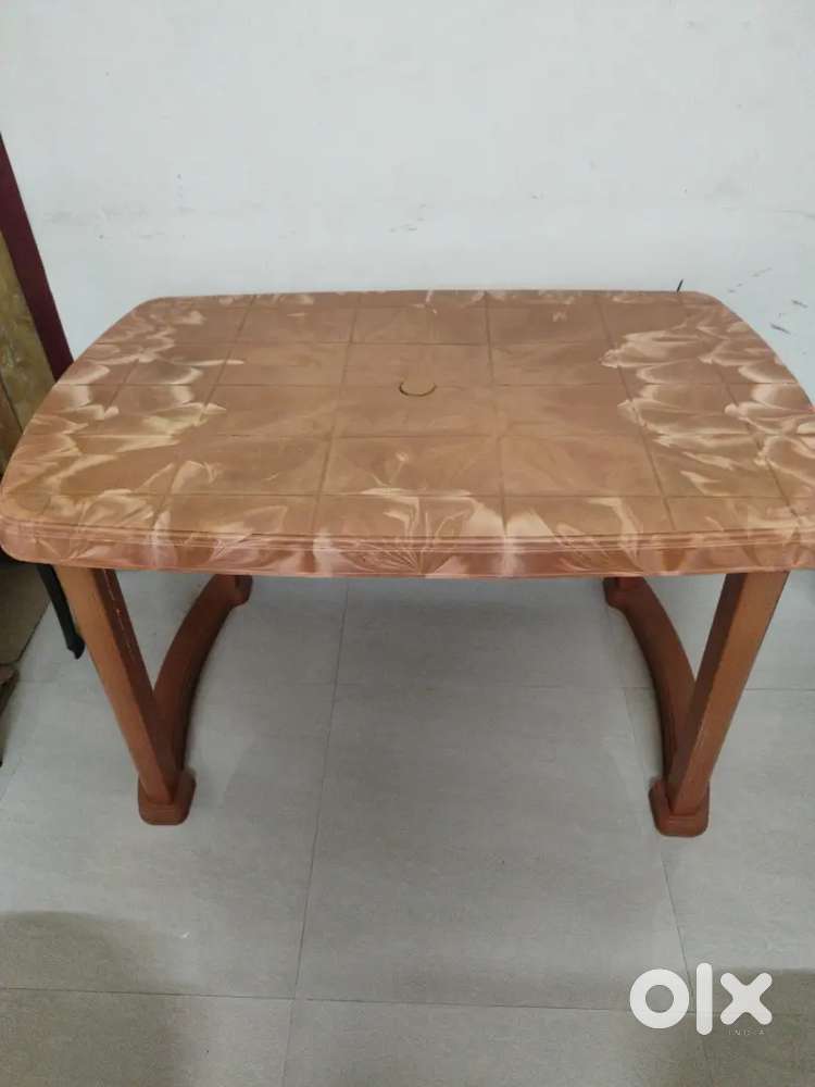 1 no plastic dinning table with 1 no wooden table