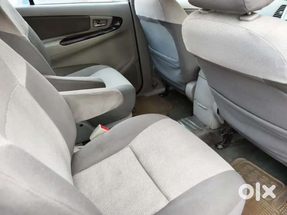 Toyota Innova 2.5 V 2012
