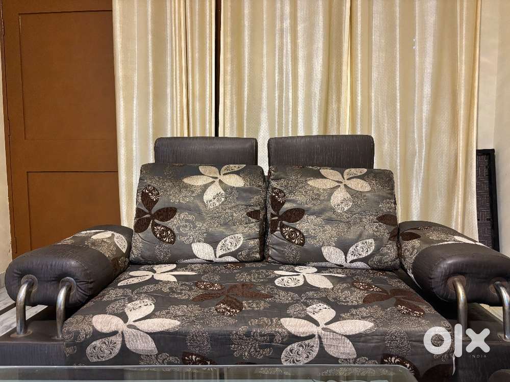 6 Seater Sofa Set &ndash; Good Condition