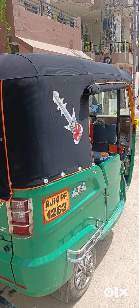 ऑटो बिकाऊ है लेना है तो बताओ