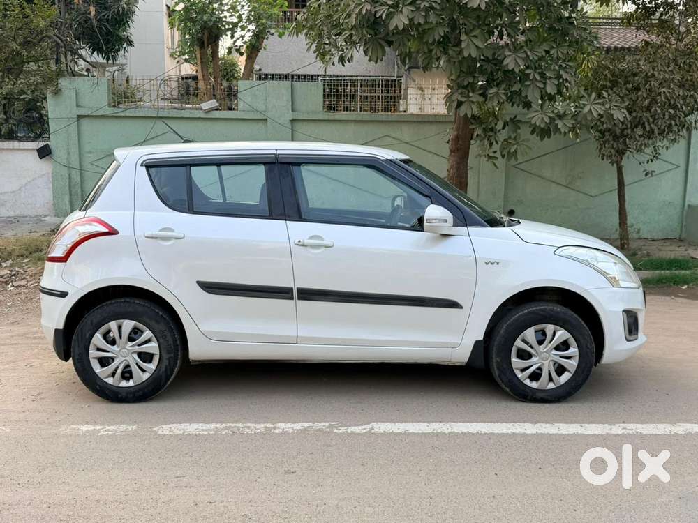 Maruti Suzuki Swift Vxi + Manual, 2015, Petrol