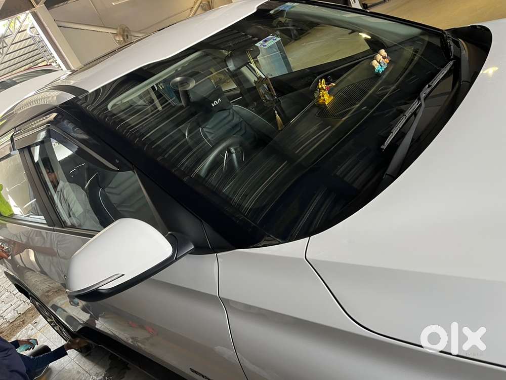 Kia Carens 2025 Petrol Well Maintained