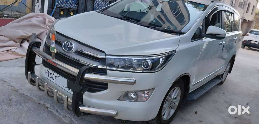 Toyota Innova Crysta 2.4 V 8 Str, 2017, Diesel