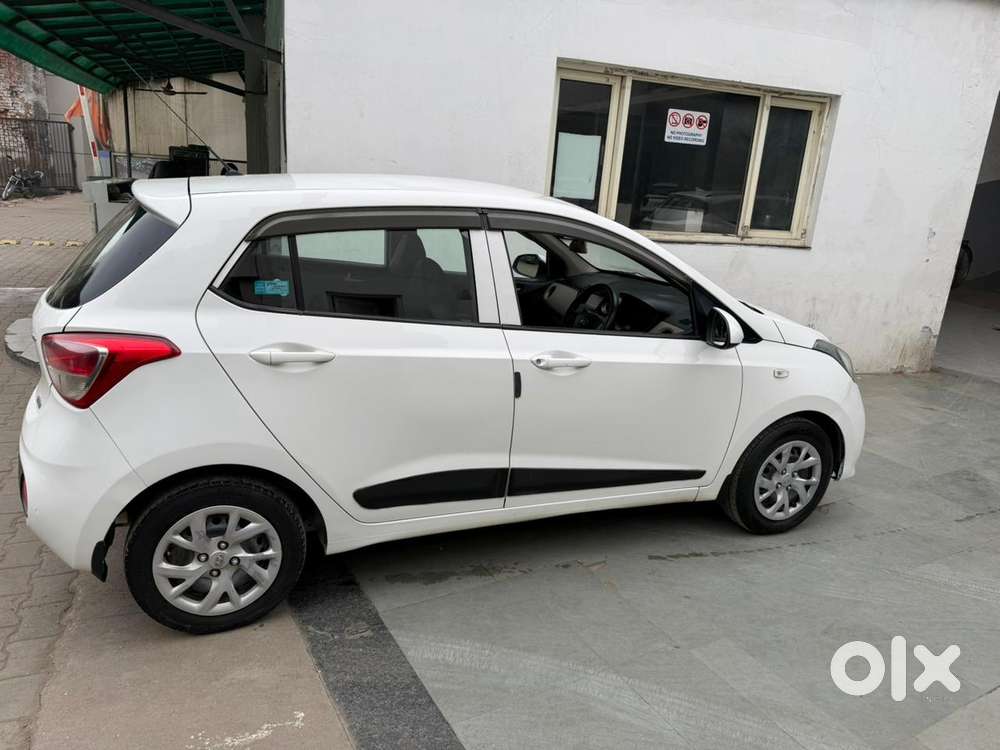Hyundai Grand I10 Sportz(o) 1.2 Mt, 2017, Cng & Hybrids