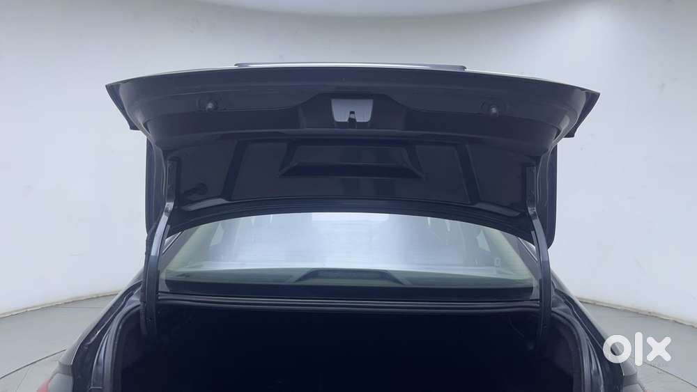 Skoda Slavia Style 1.0l Tsi Mt, 2023, Petrol