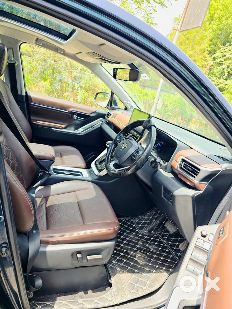 Toyota Innova Hycross 2.0 Zx (o) Hybrid 7 Str, 2023, Petrol