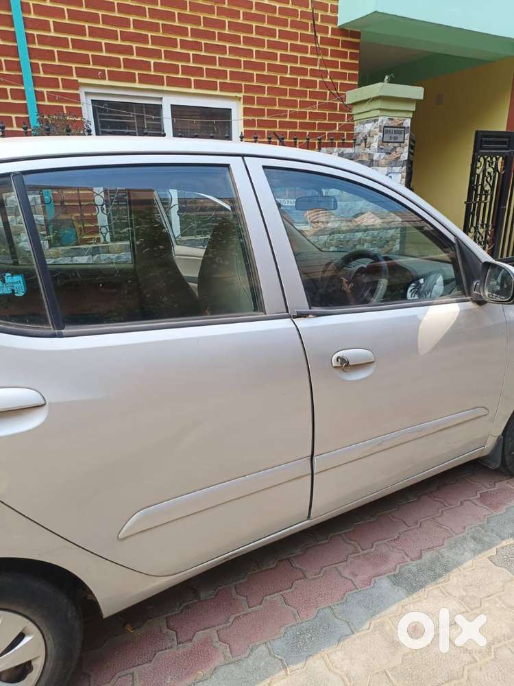 Excellent I10 Sportz Car Single Hand Owner Driven