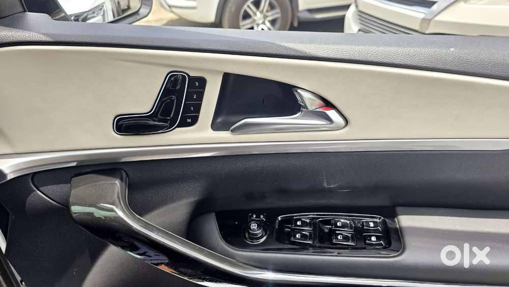 Mahindra Xuv700 Ax7 Awd, 2025, Diesel