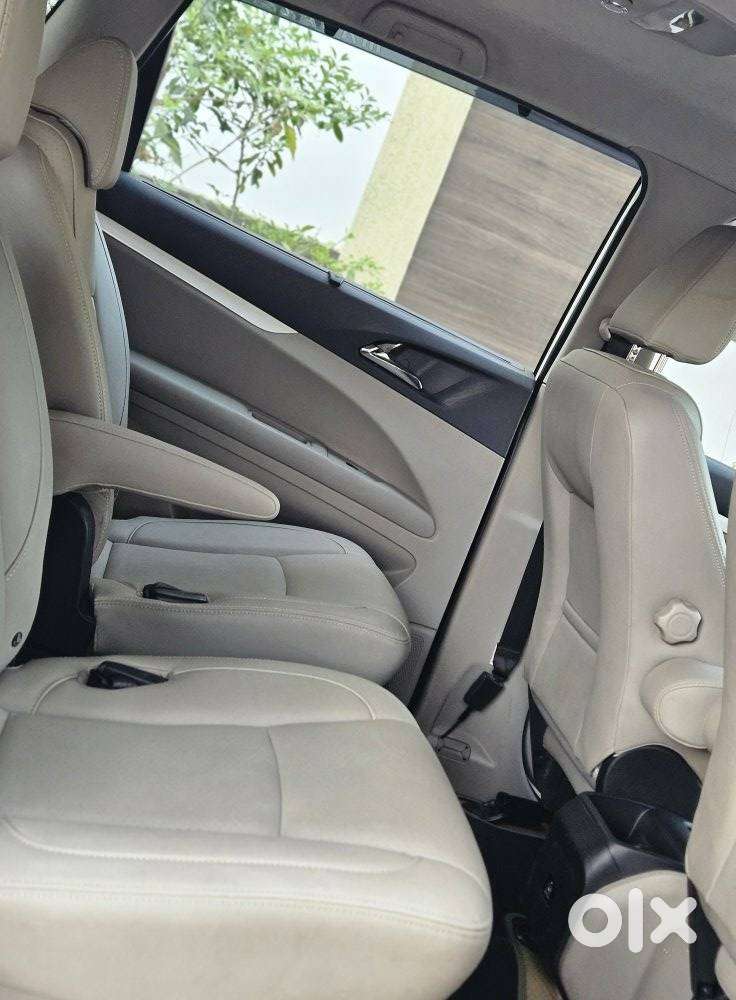 Mahindra Marazzo M8, 2018, Diesel