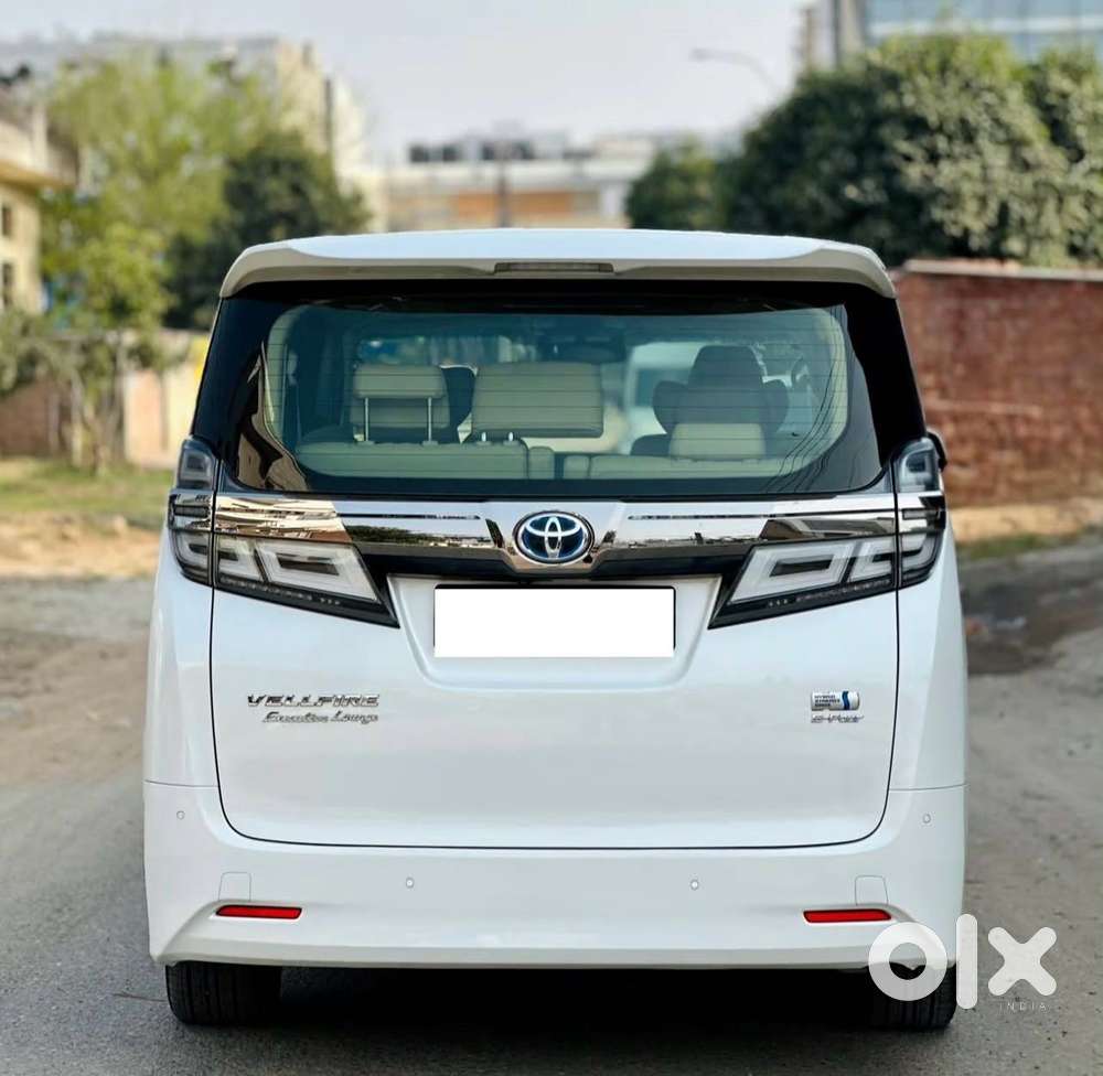 Toyota Vellfire 2.5 Executive Lounge, 2020, Cng & Hybrids