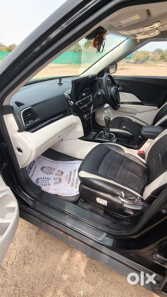 Mahindra Car Petrol 2025