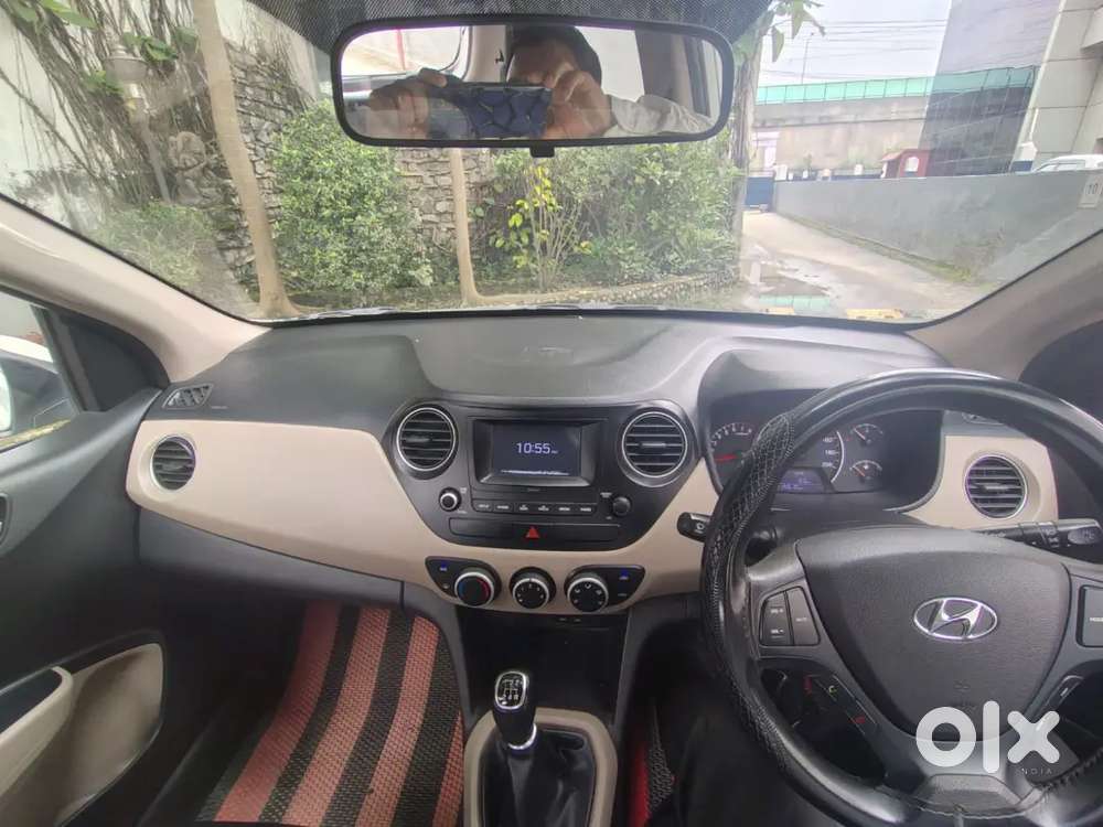 Hyundai Grand I10 2017 Petrol 105000 Km Driven