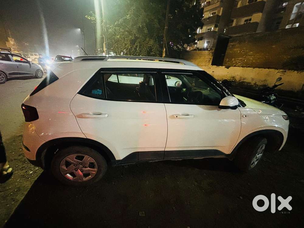 Hyundai Venue 2021 Petrol Well Maintained