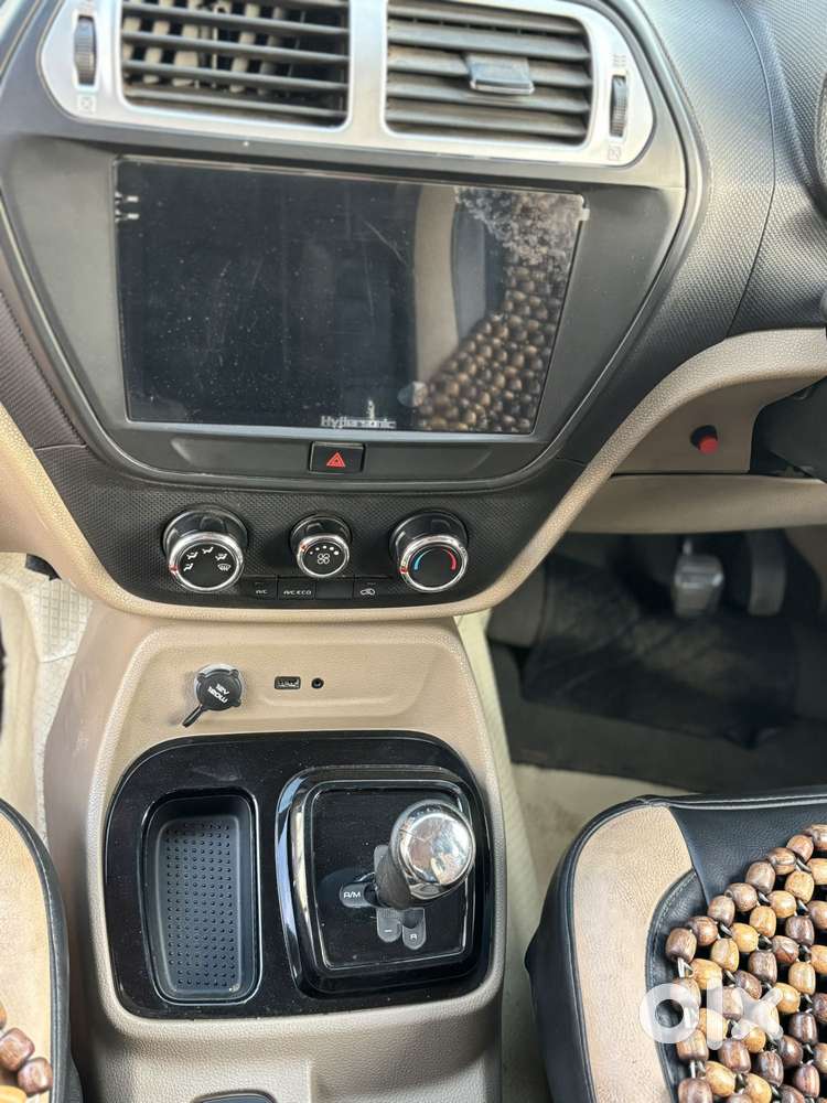 Mahindra Tuv 300 T8 Amt (automatic), 2017, Diesel