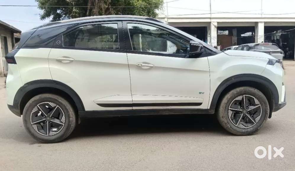 Tata Nexon EV XZ Plus Lux, 2023, Electric - Photo 2