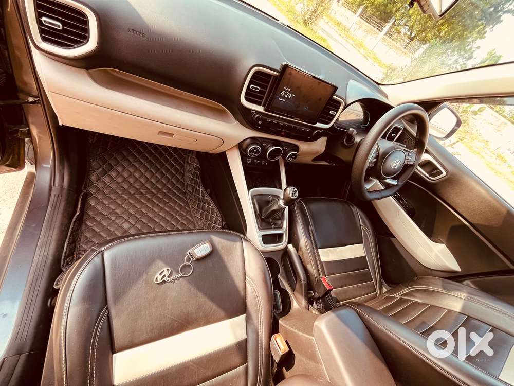 Hyundai Venue 2023 Petrol Well Maintained