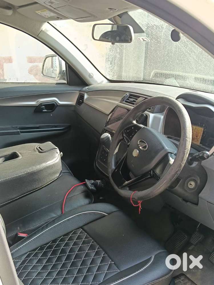 Mahindra Kuv 100 (2018)