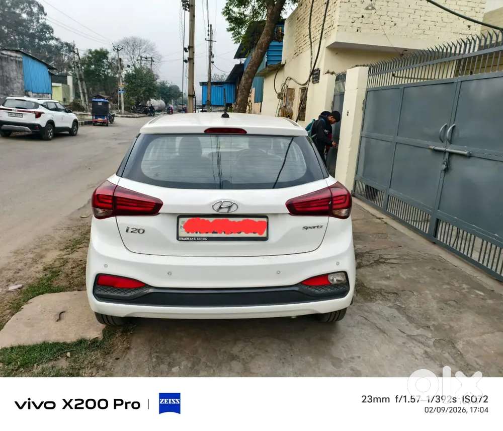 Well Maintained Polar White Coloured I20 (2020) Petrol Sports Manual