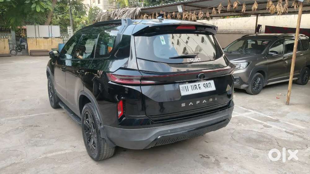 2024 Tata Safari Adventure+ Dark Edition (7-seater)