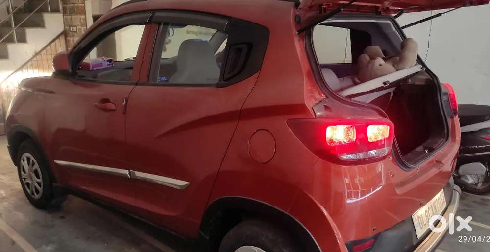 Mahindra
Kuv 100
2017