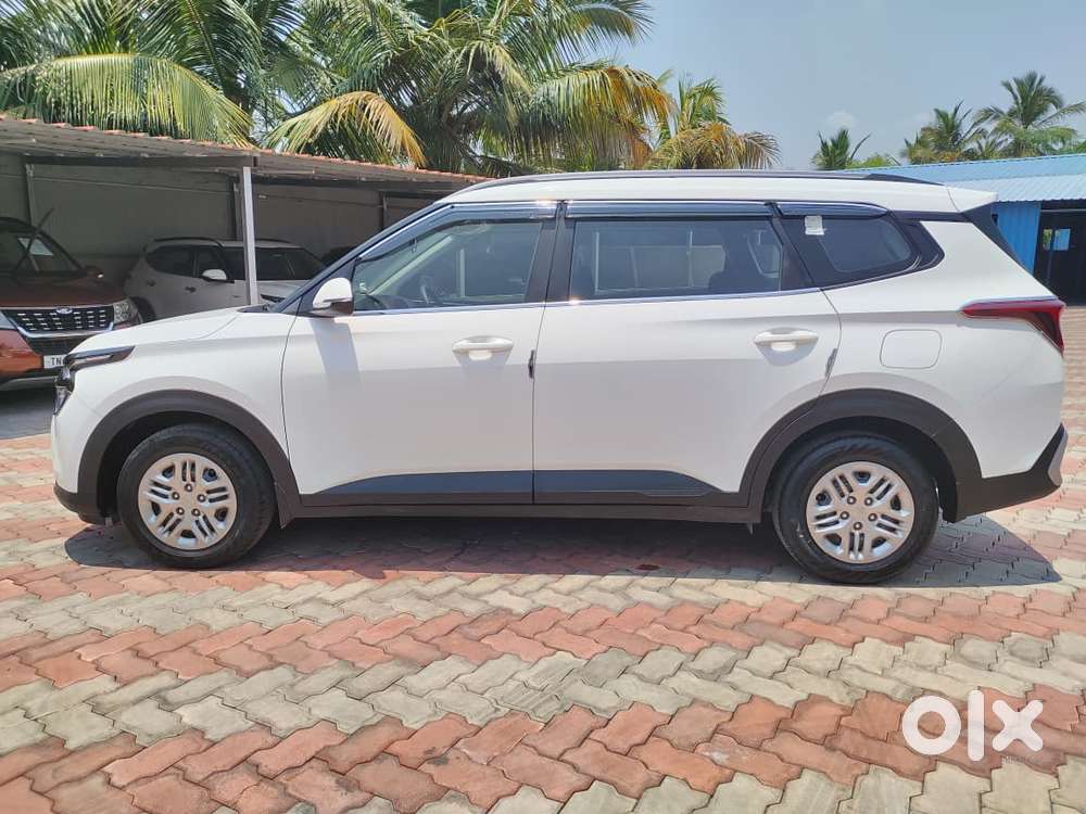 Kia Carens, 2023, Petrol