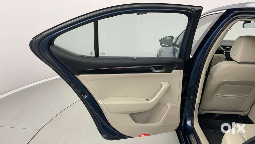 Skoda Superb L&k 1.8 Tsi At, 2023, Petrol