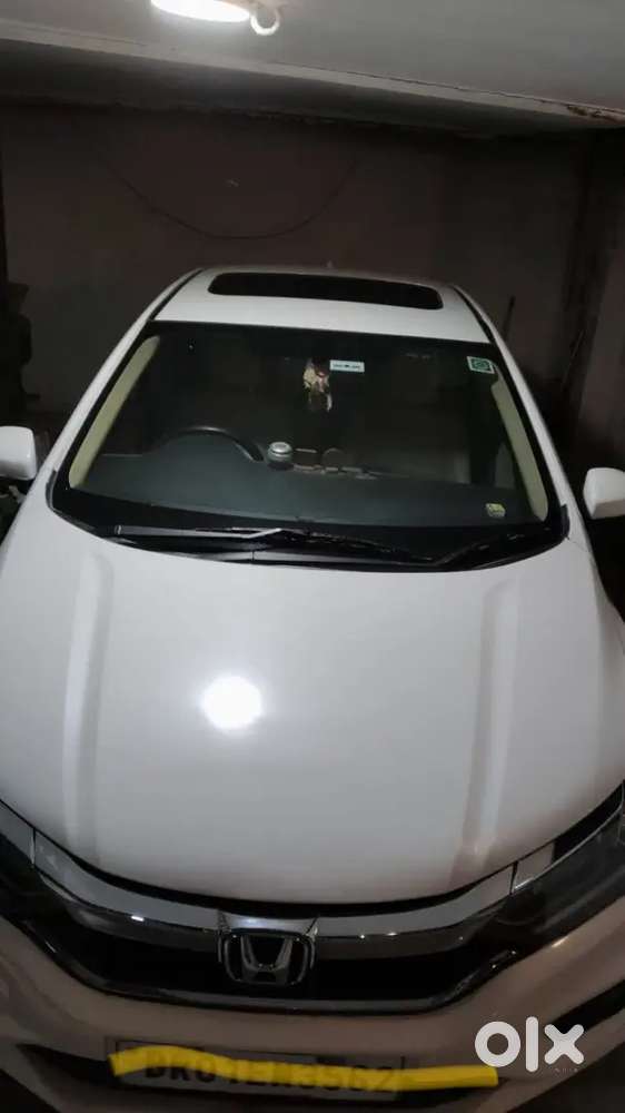 Honda City Diesel With Sunroof Well Maintained White Colour