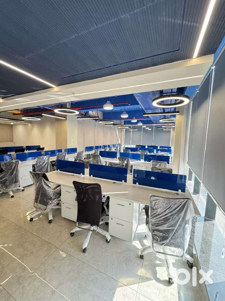 Independent floor reception waiting area 100 seats 7 cabin