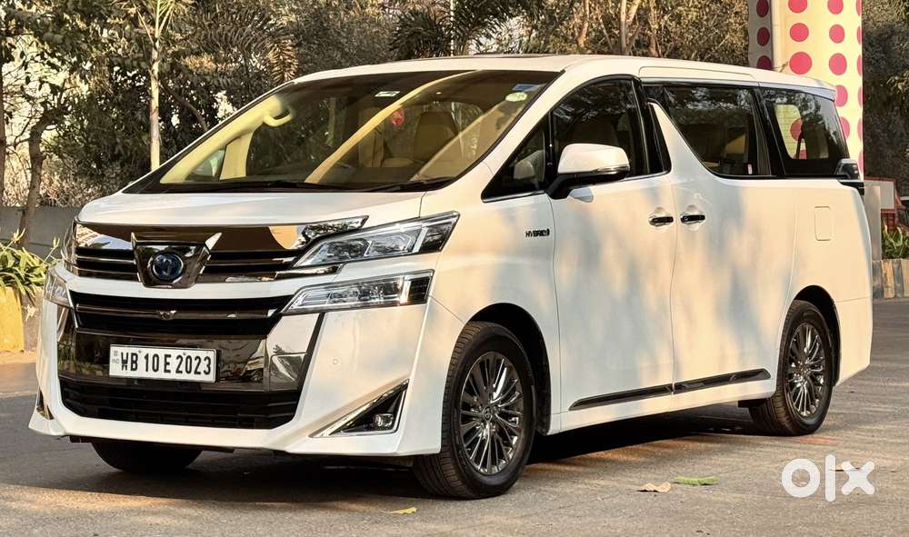 Toyota Vellfire 2.5 Executive Lounge, 2023, Cng & Hybrids