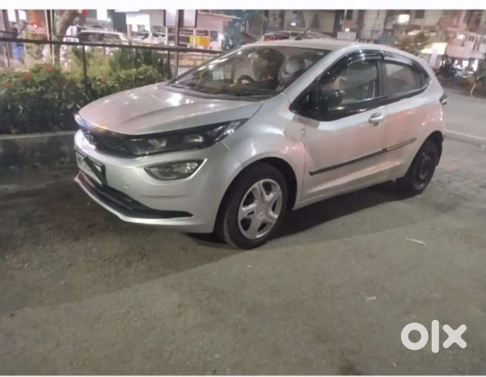 Tata Altroz Xt 1.2rtn Bs6 M1  Colour Skyline. Silver