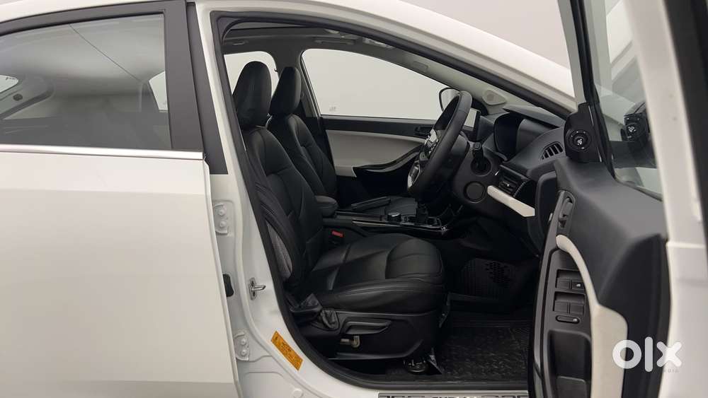 Tata Curvv Creative 1.2 Revotron Petrol 6mt, 2025, Petrol