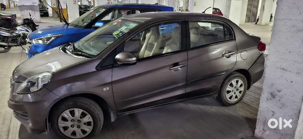 Well Maintained Honda Amaze 2016 Petrol