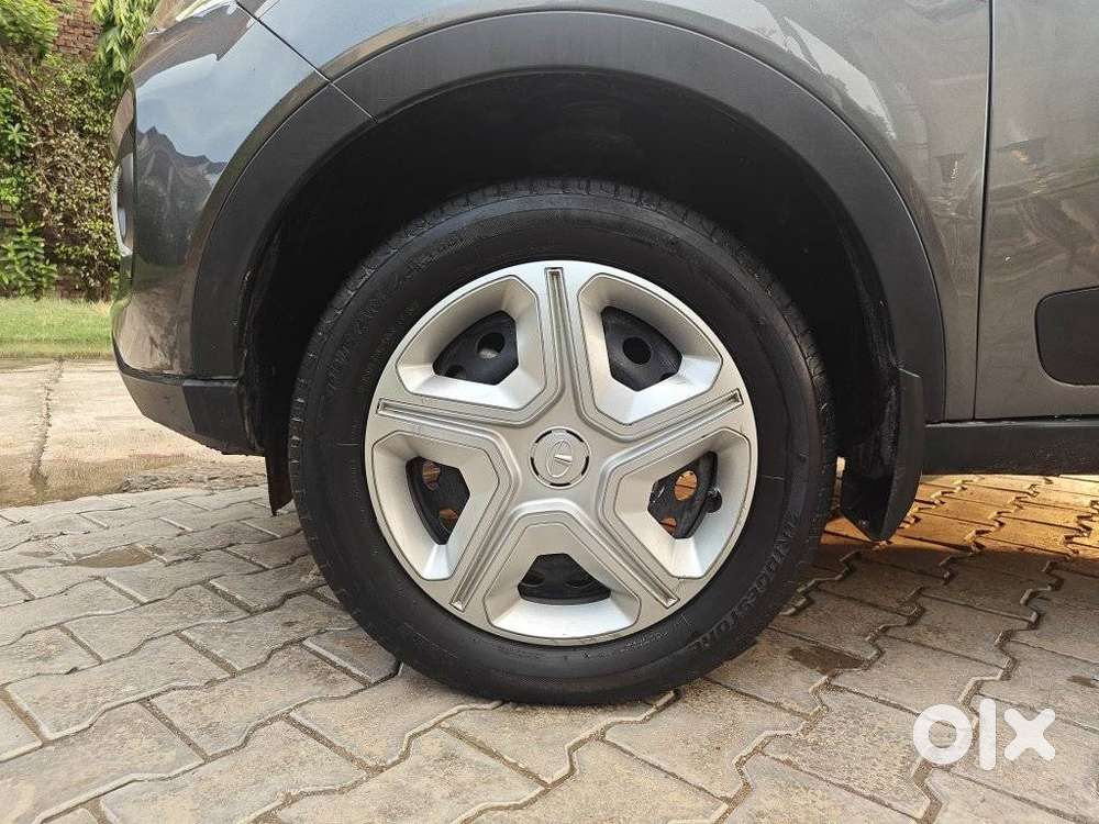 Tata Nexon 1.2 Revotron Xma Amt (s), 2022, Petrol