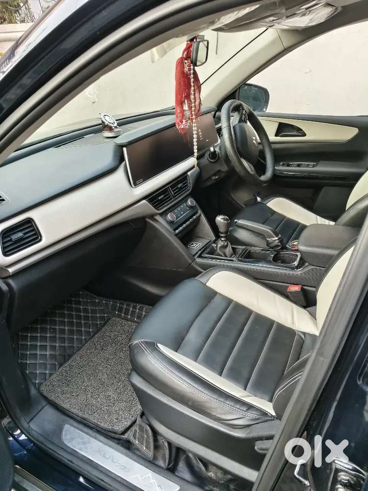Mahindra Xuv700 2023 Petrol 20000 Km Driven