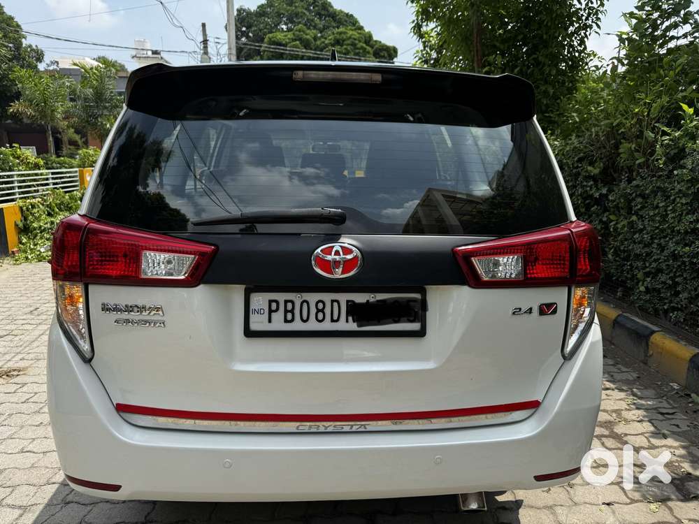 Toyota Innova Crysta 2.4 V 8 Str, 2017, Diesel