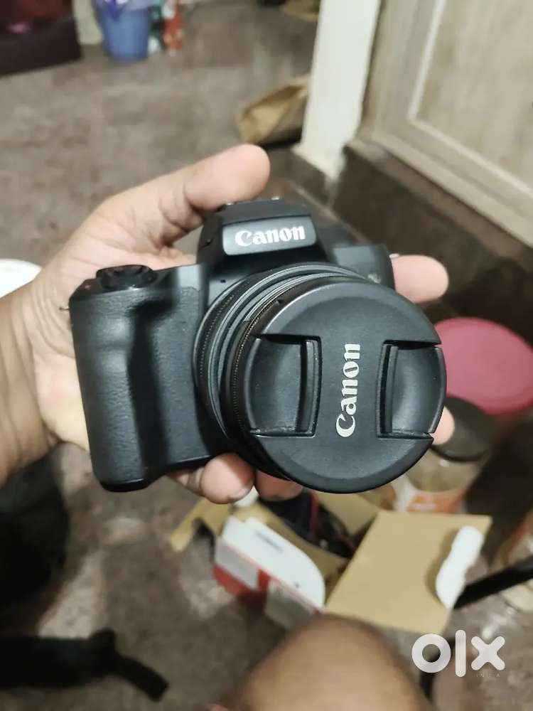 Canon EOS m50 with extra battery
