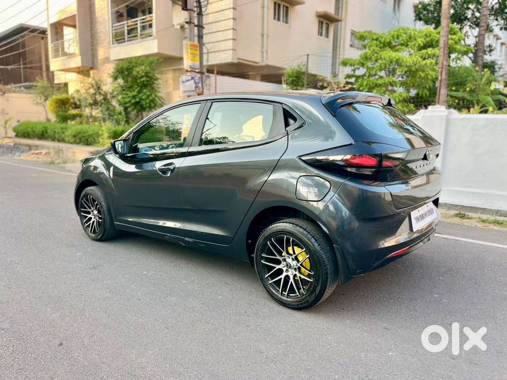 Tata Altroz 1.2 Xe, 2021, Petrol