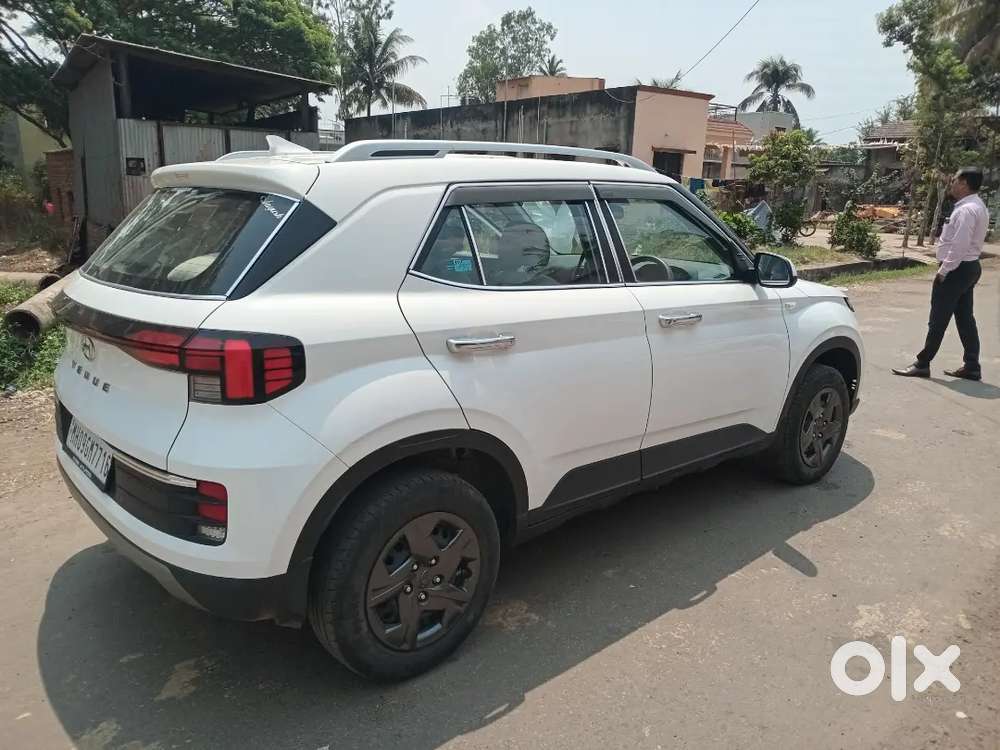 Hyundai Venue 2023 Petrol 15000 Km Driven
