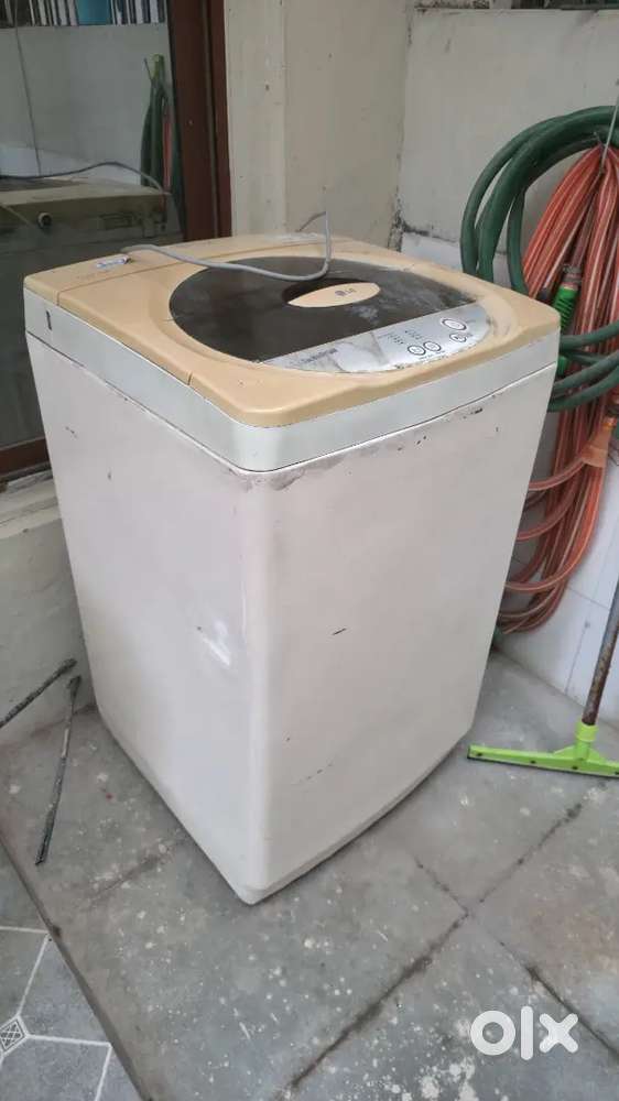 LG 5.8 KG Fully automatic washing machine in good condition