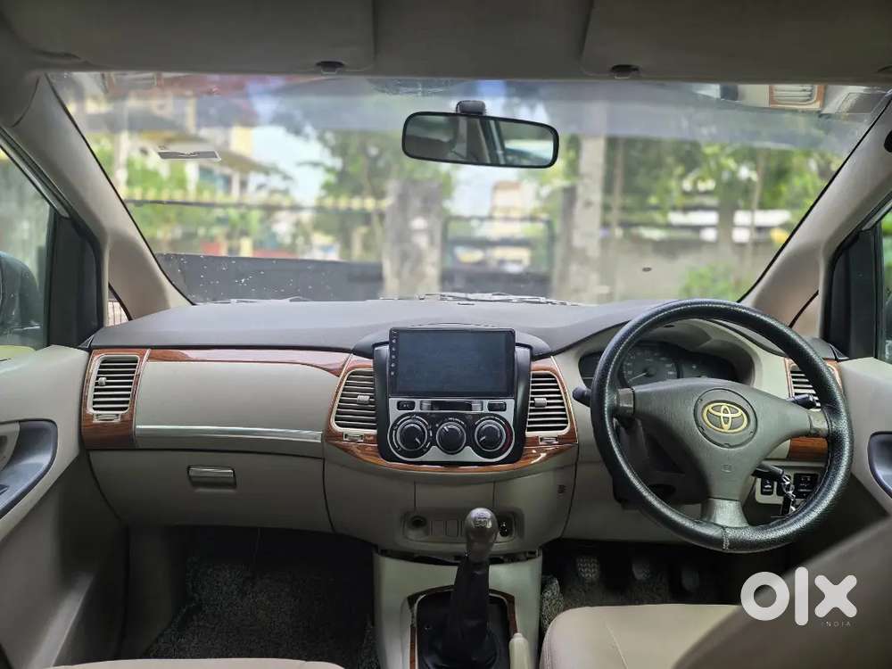 Toyota Innova 2012