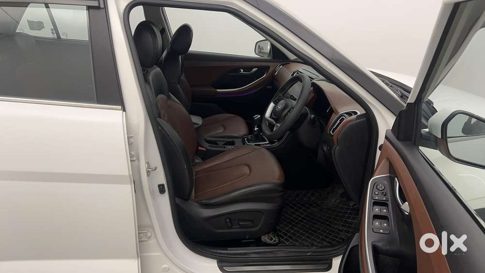 Hyundai Alcazar Platinum 7 Str 1.5 Turbo Petrol Adventure, 2023, Pet..