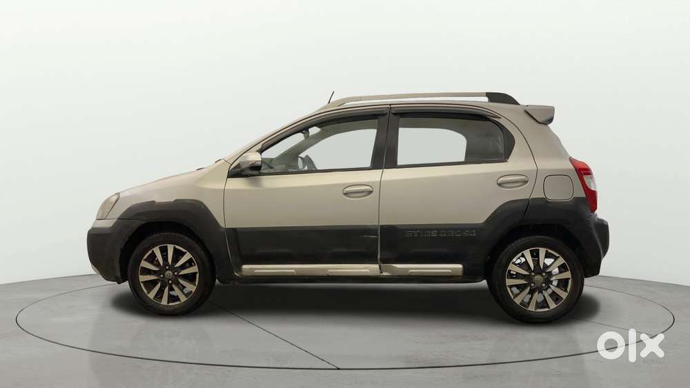 Toyota Etios Cross 1.2 G, 2015, Petrol