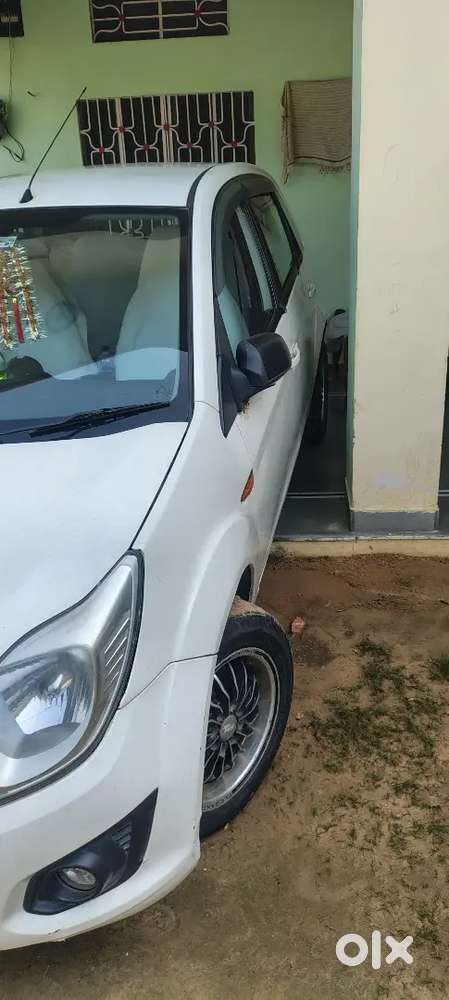 Main Apni Kar Ko Sel Karna Chahta Hun