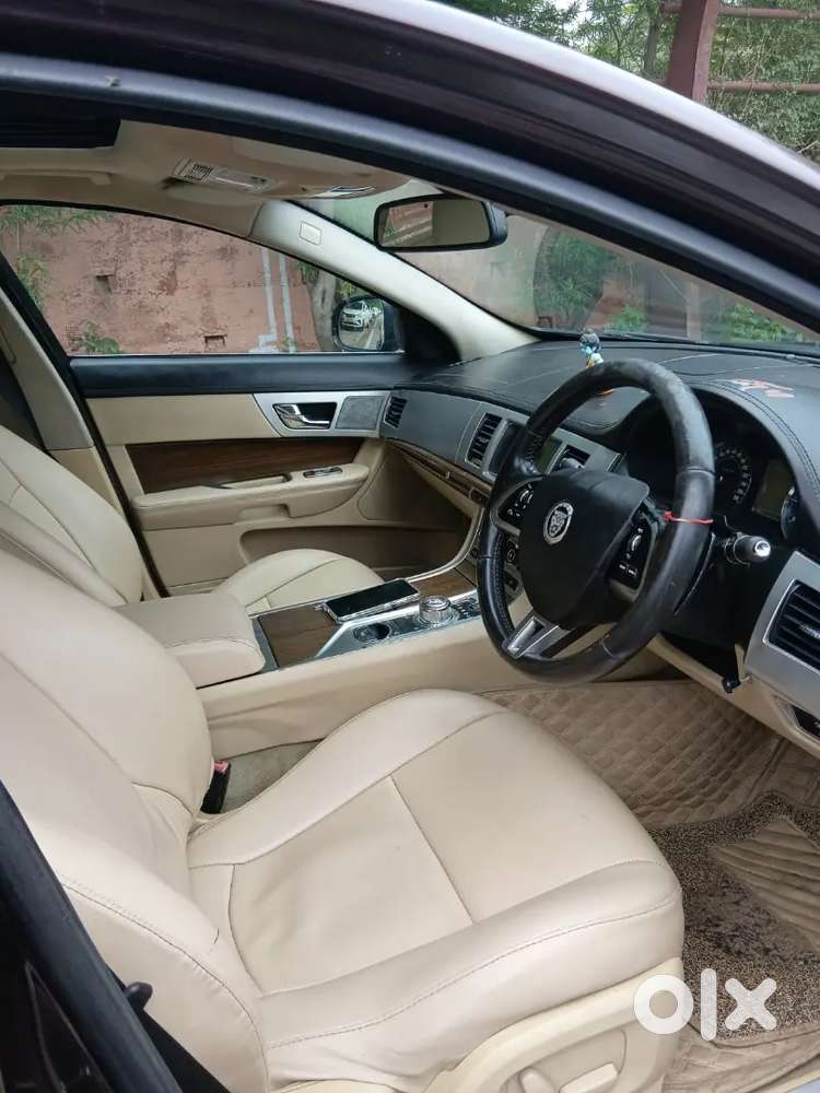 Mint Conditon Car 5 Tayers Barnd New Resently Service Compate...