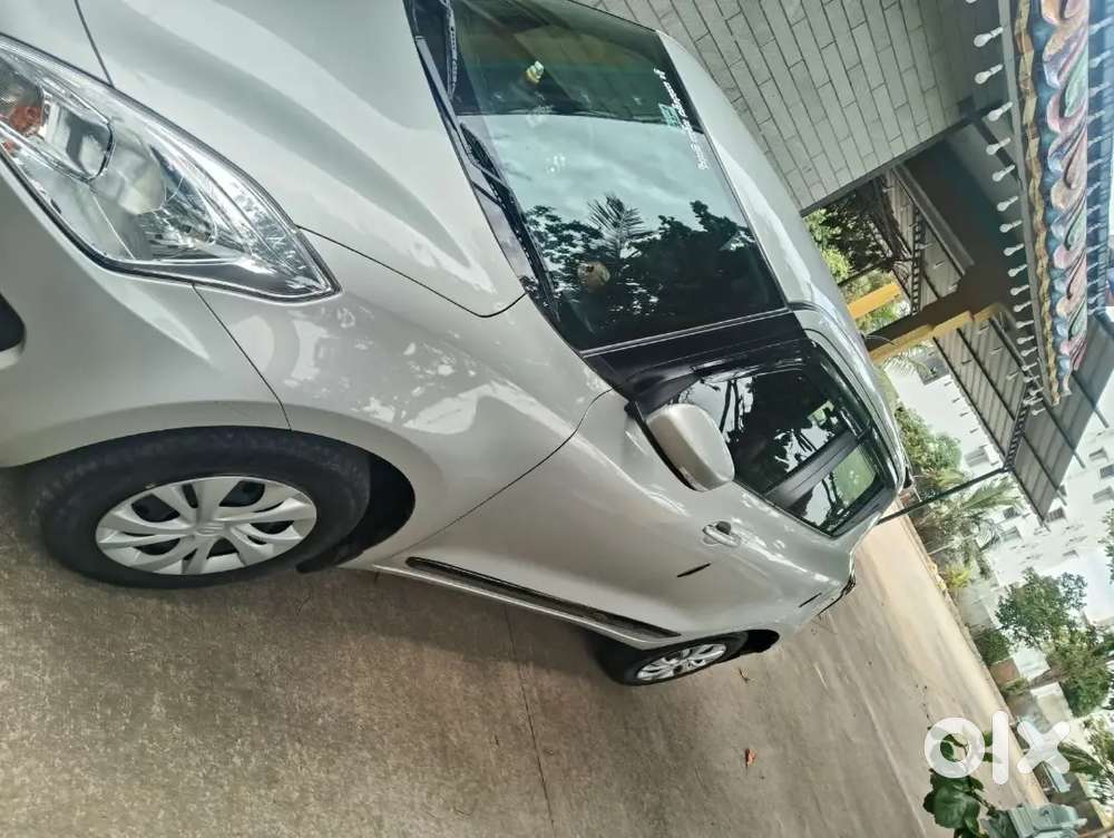 Maruti Suzuki Swift Vxi Petrol 2023