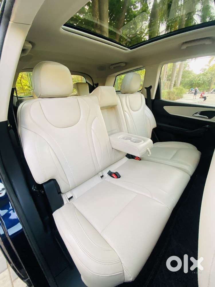 Mahindra Xuv700 2.2 Ax 7 Diesel At Luxury Pack Str Awd, 2023, Diesel