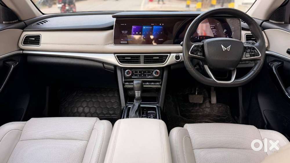 Mahindra Xuv700 2.2 Ax 7 Diesel Mt Luxury Pack Str, 2022, Diesel
