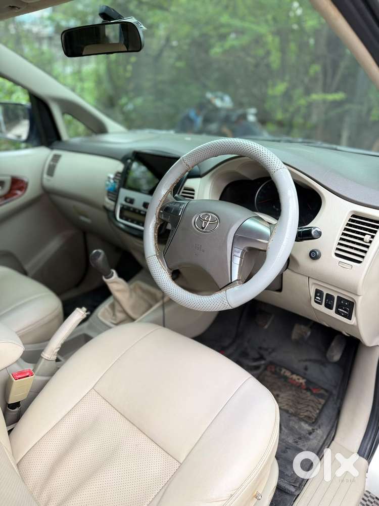 Toyota Innova 2.5 Vx (diesel) 8 Seater Bs Iv, 2014, Diesel