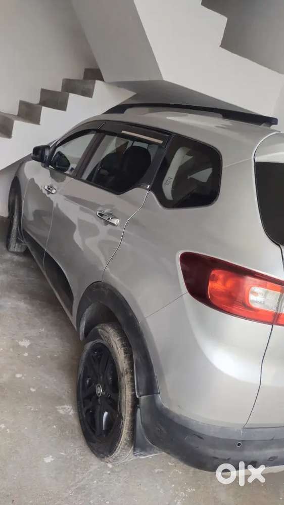 Renault Triber Rxz 2021 Dual Tone